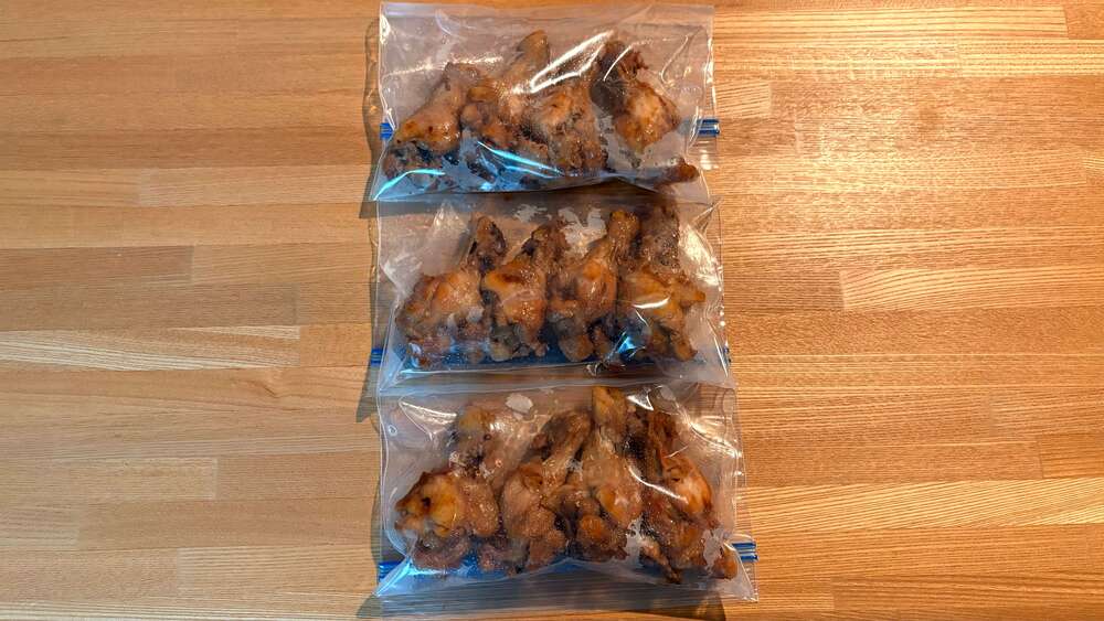 料理を冷凍保存するため、ジプロックに入れている。